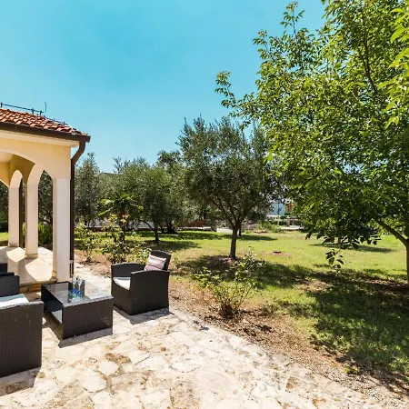 Holiday home Robertino - Prc164 By Interhome